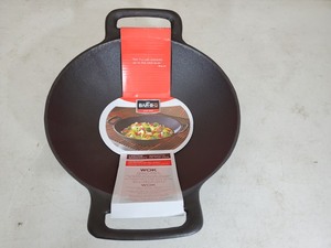 lot 71 image: New Cast Iron Wok