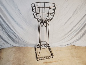 lot 9 image: New Metal Planter Basket  Vine Trellis