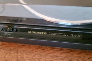 Pioneer PL-600 Record Player