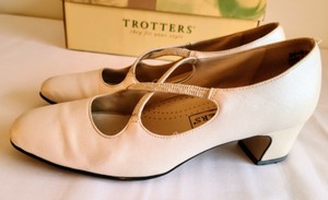 Trotters Cream Pumps