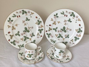 Four Piece Wedgewood Wild Strawberry Demitasse TeacupSaucers