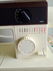 Singer 5528 Sewing Machine