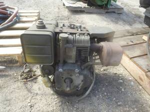 lot 38 image: Briggs & Stratton 11 Hp Engine
