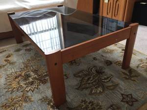 lot 19 image: Glass Top Coffee Table & Matching End Table