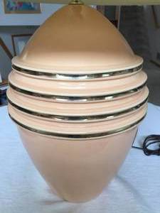 lot 20 image: Ceramic Table Lamp