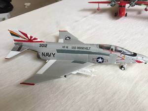 lot 21 image: 3 Metal Plane Models