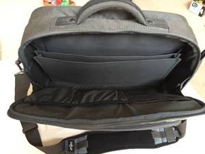 lot 70 image: Eagle Creek Soft Sided Attache Case
