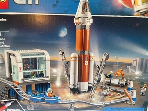 lot 103 image: Lego City Deep Space Rocket and Launch Control
