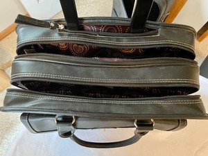lot 128 image: Black Rollerbag Briefcase