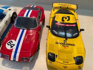 lot 36 image: Three 118 Scale Die Cast Collectible Cars