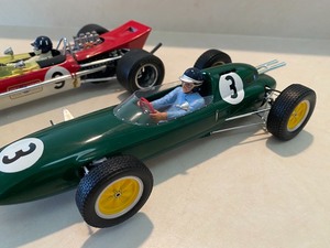 lot 254 image: Two Die Cast Collector Cars- 118 Scale