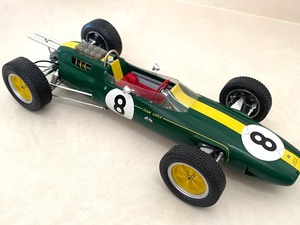 lot 38 image: SPARK 118 Team Lotus Type 25 F1 #8 Die Cast Collectible Car