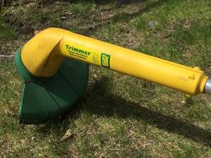 lot 180 image: Weed Eater Snap and Go Electric Weed Whip