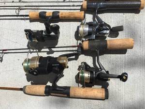 lot 192 image: 6 Ice Fishing Rod and Reels