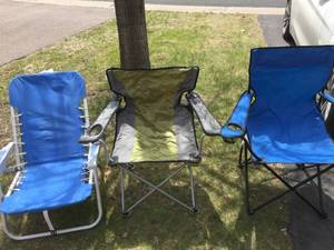 lot 195 image: 3 Folding Lawn Chairs