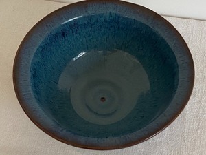 lot 205 image: Pottery Bowl by tb Pots Walpole, Maine