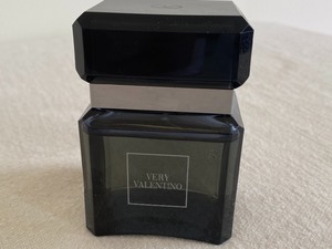 lot 208 image: Mens Cologne- Very Valentino