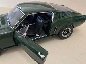 lot 238 image: Auto Art- Ford Mustang 118 Scale Collector Car