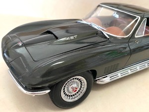 lot 239 image: Motorbox 118 Scale Chevrolet Corvette Stingray Model Car