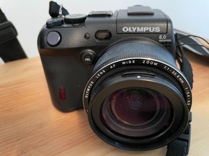 lot 274 image: Olympus Mega Pixel 8.0 Camera