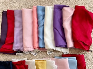 lot 322 image: 18 New Mens Warehouse Suit Scarves