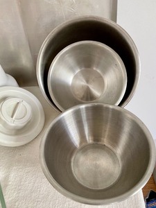 lot 310 image: Kitchen Goodies
