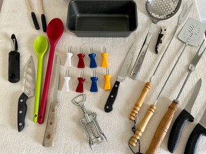 lot 311 image: Kitchen Accessories