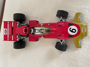 lot 34 image: Collector Die Cast Model Car 118 Scale