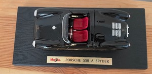 lot 121 image: Maisto Porsche 550 A Spyder