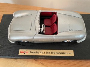 lot 266 image: Maisto Porsche No.1 Type 356 Roadster 1948