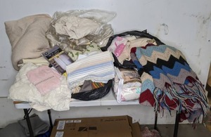 lot 102 image: Assorted Blankets and Linens