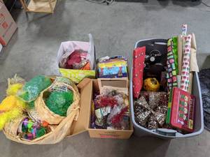 lot 201 image: Seasonal Decor Smorgasbord