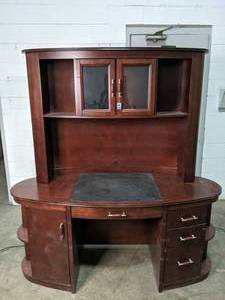 lot 64 image: Oval Desk with Removable Hutch