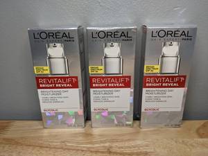 lot 69 image: 3 Brand New LOreal Paris Revitalift Bright Reveal Day Moisturizer