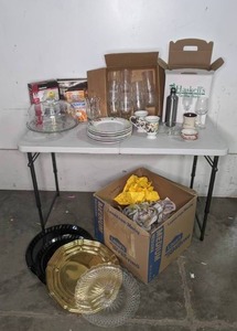 lot 125 image: Digital Scale, Kitchen Gadgets & Glassware