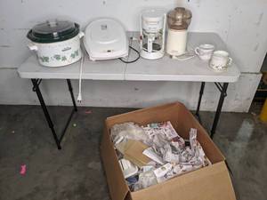 lot 127 image: Lot of Small Kitchen Appliances and Tea Cups