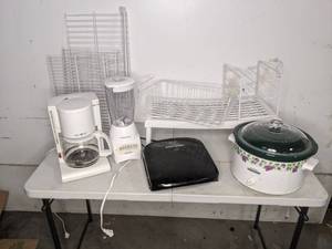 lot 128 image: Coffee Maker, Blender, Grill, Kitchen Organizers