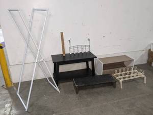 lot 132 image: Clothing and Shoe Organizers