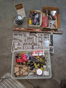 lot 138 image: Large Lot of Hand Tools