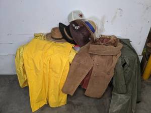 lot 113 image: Vintage & Modern Outerwear