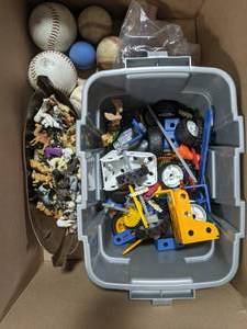 lot 215 image: KNex, Toy Animals, Baseballs