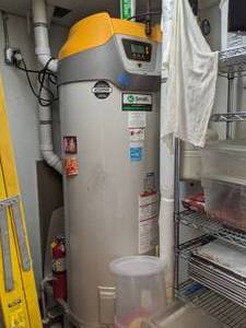 lot 307 image: A.O. Smith Cyclone 100 Gallon XI BTH-150 Commercial Gas Water Heater