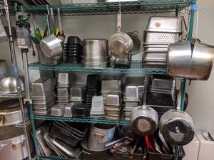lot 311 image: Large Metal Storage Unit with Wire Shelves