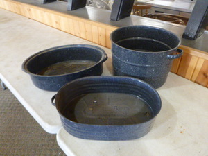 lot 62 image: Blue Metal Roasting Pans and Pot