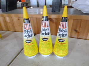 lot 75 image: 3 Bottles of Sweeneys Mole and Gopher Poison Peanuts