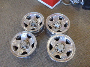 lot 77 image: Set of Rims