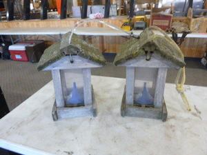 lot 87 image: 2 Bird Houses