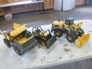 lot 131 image: 3 Tonka Trucks