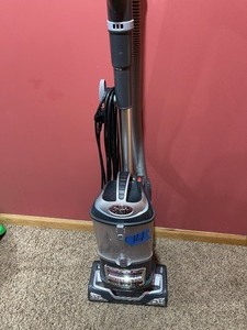 lot 14 image: SHARK NAVIGATOR LIFT-AWAY Vacuum