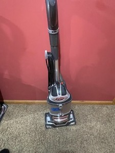lot 27 image: SHARK NAVIGATOR LIFT-AWAY Vacuum